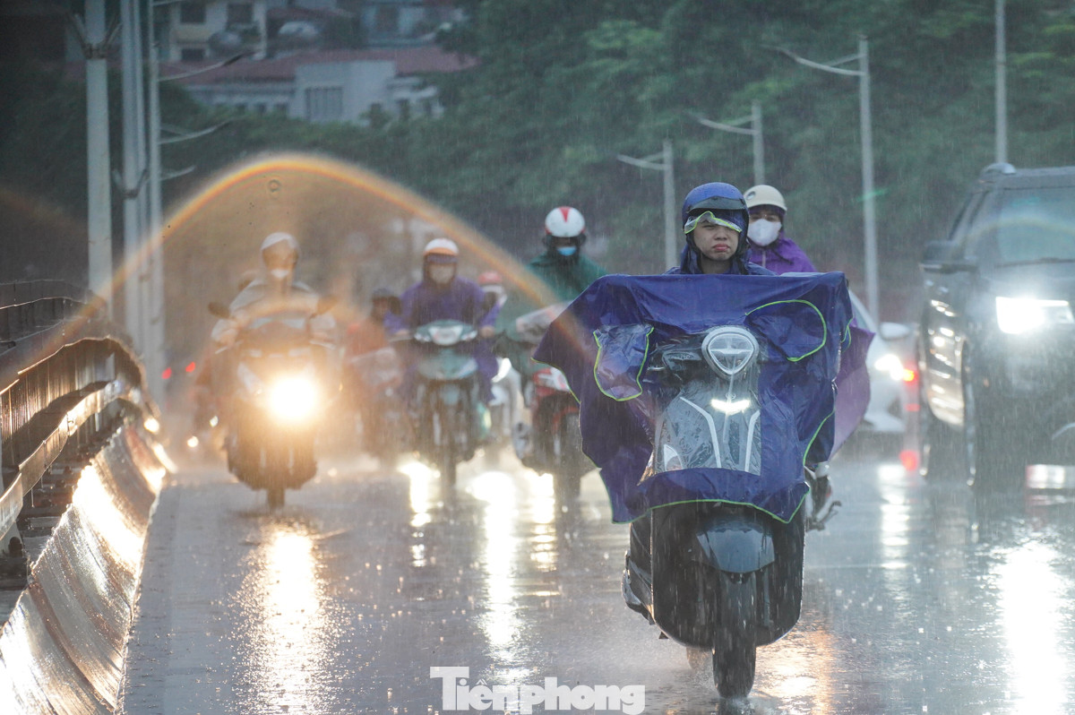 Phía trên đường Vành đai 2 trên cao.