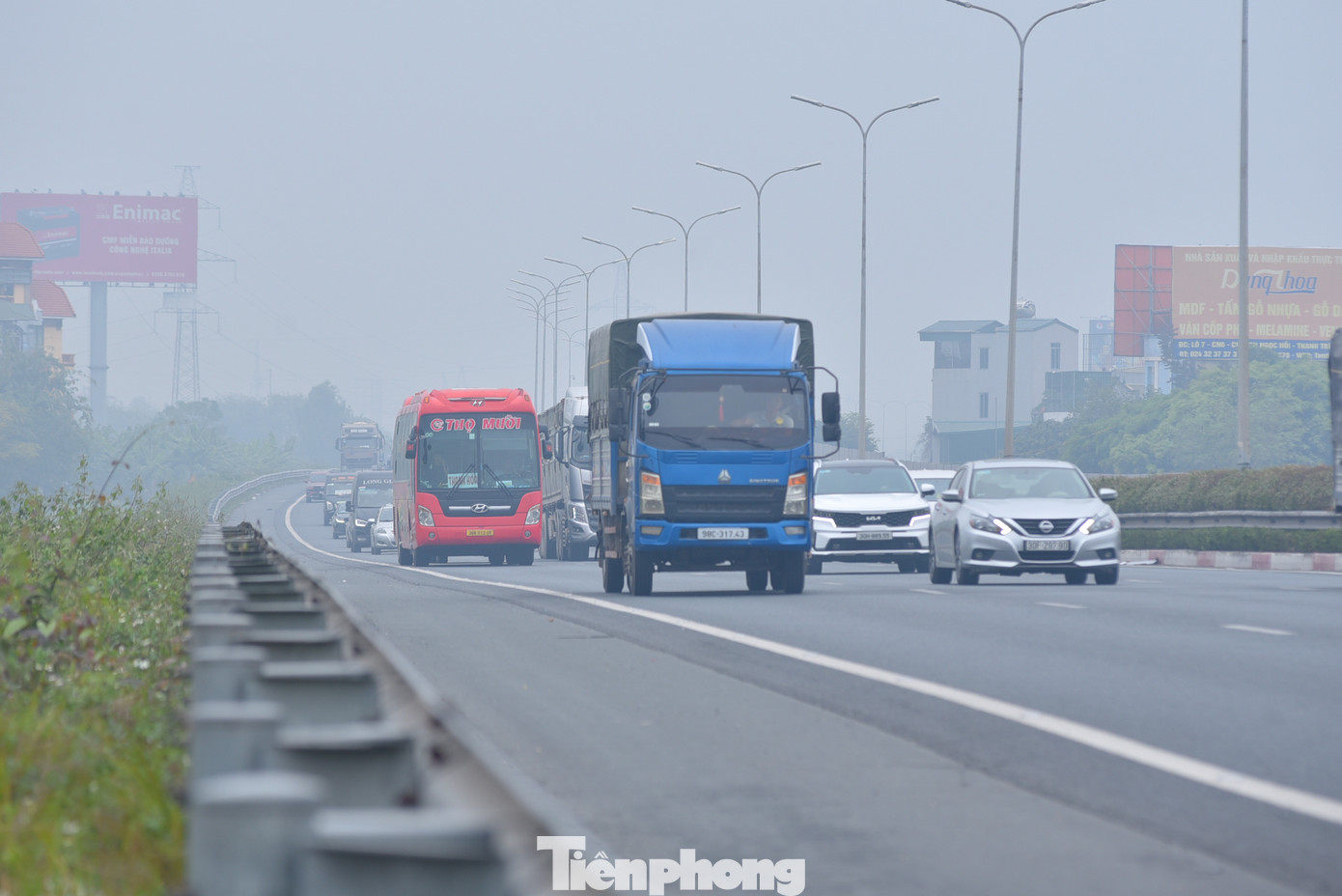 Nhiều người chọn về quê muộn để không vướng vào cảnh tắc đường, kẹt xe.