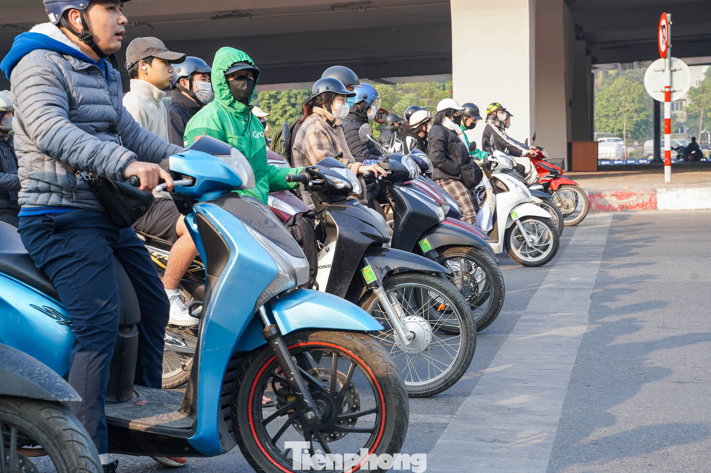 Đa số người dân đã chấp hành nghiêm túc luật giao thông đường bộ.