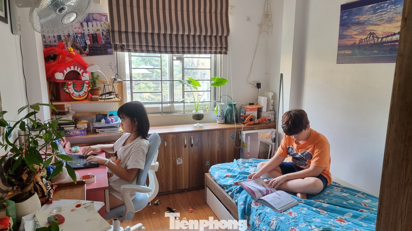 Lo ngại các điểm du lịch đông đúc và nắng nóng nên gia đình chị Thủy cho con ở nhà. "Gia đình sẽ về thăm ông bà ngoại ở ngoại thành Hà Nội sau đó đi lên bờ hồ vào buổi chiều tối cho mát", chị Thuỷ chia sẻ.