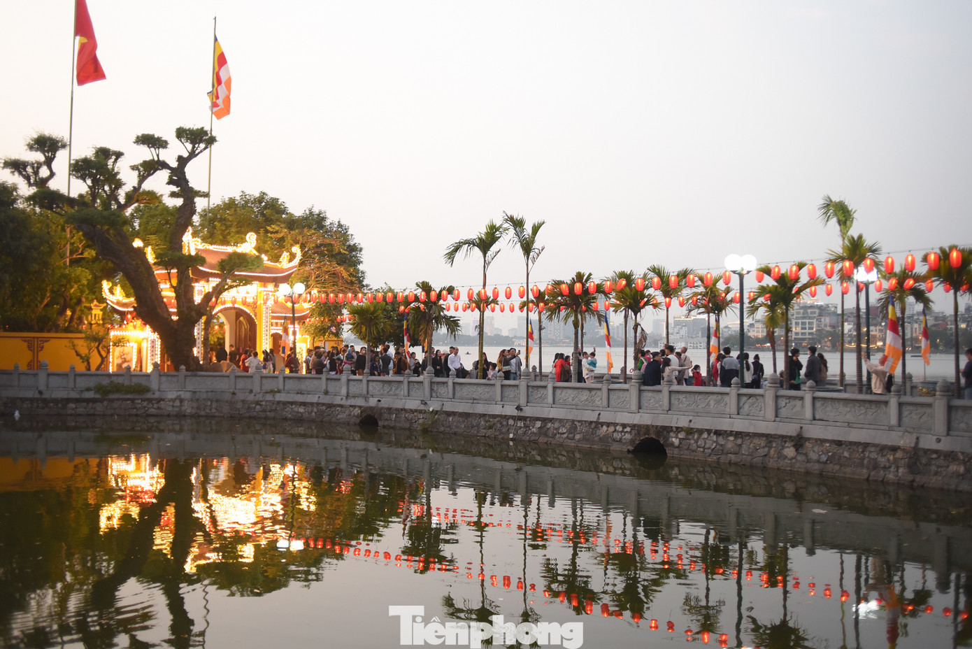 Nằm ở phía đông Hồ Tây (quận Tây Hồ, Hà Nội), chùa Trấn Quốc từng được trang Wanderlust, website nổi tiếng về du lịch ở Anh, bình chọn là một trong 10 ngôi chùa có cảnh đẹp trên thế giới với phong cảnh hữu tình, thu hút các Phật tử và du khách thập phương. Nằm ở phía đông Hồ Tây (quận Tây Hồ, Hà Nội), chùa Trấn Quốc từng được trang Wanderlust, website nổi tiếng về du lịch ở Anh, bình chọn là một trong 10 ngôi chùa có cảnh đẹp trên thế giới với phong cảnh hữu tình, thu hút các Phật tử và du khách thập phương.