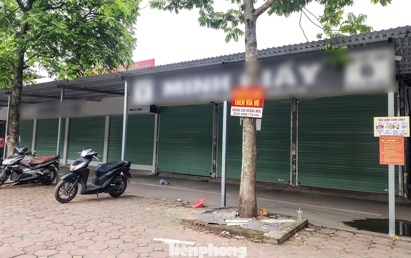 Khung cảnh vắng lặng tại chợ thời trang được cho là lớn nhất miền Bắc. Khung cảnh vắng lặng tại chợ thời trang được cho là lớn nhất miền Bắc.