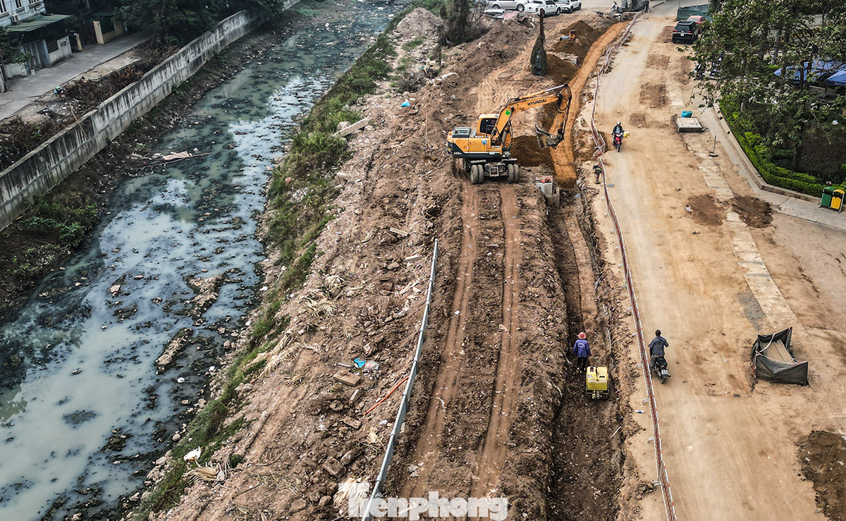 Công trình thi công ảnh hưởng tới dòng chảy đoạn kênh dẫn La Khê, đoạn qua địa bàn quận Hà Đông. Công trình thi công ảnh hưởng tới dòng chảy đoạn kênh dẫn La Khê, đoạn qua địa bàn quận Hà Đông.