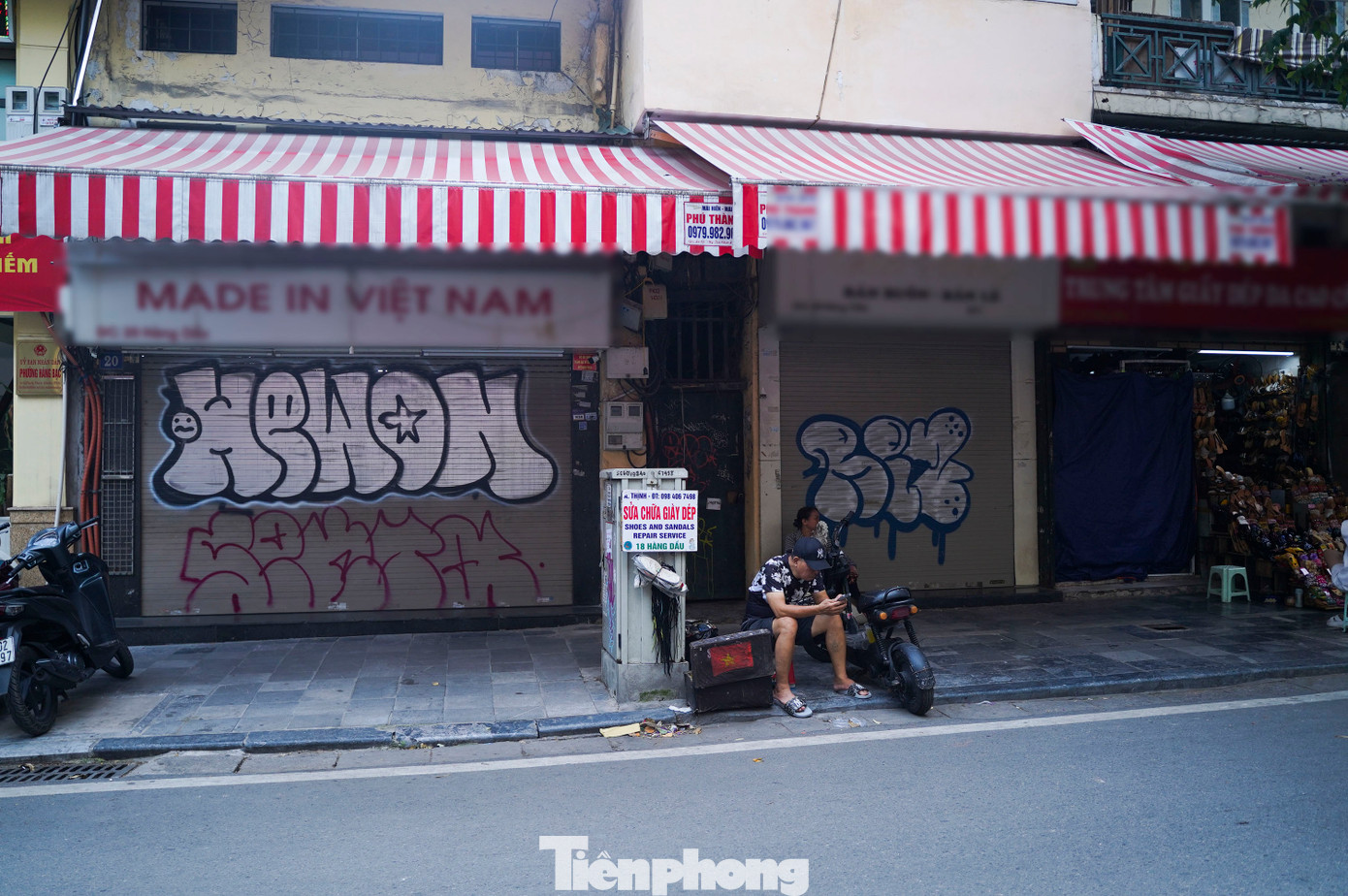 Khung cảnh ảm đạm, vắng vẻ tại phố Hàng Dầu.