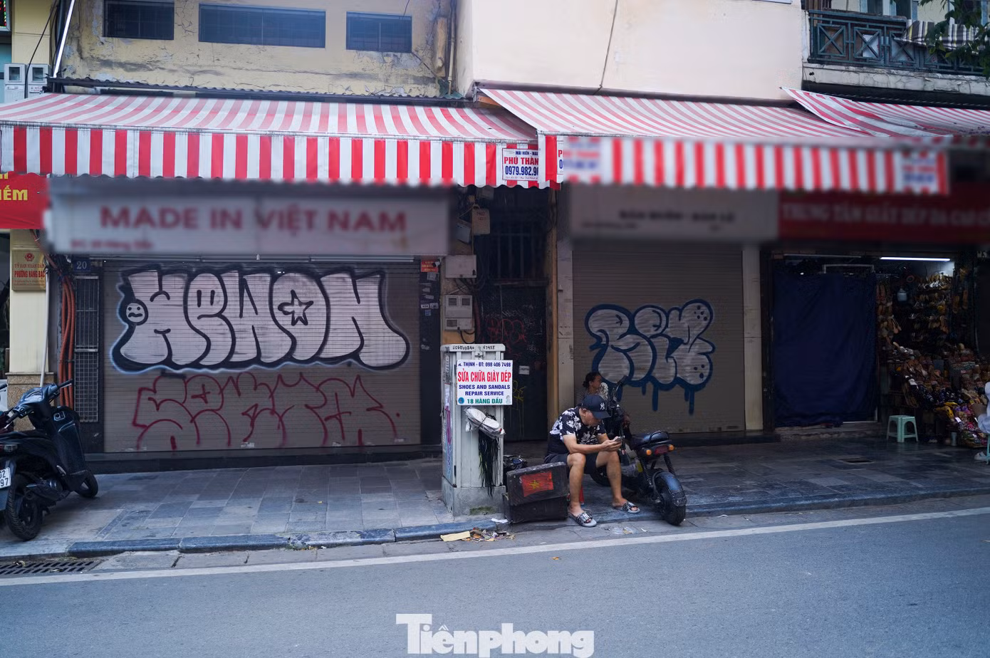 Khung cảnh ảm đạm, vắng vẻ tại phố Hàng Dầu.