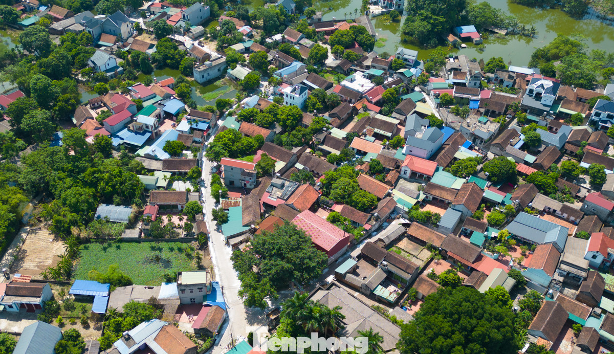 Tại thôn Nam Hài (xã Nam Phương Tiến, huyện Chương Mỹ) nước lũ đã rút gần hết, người dân đã có thể di chuyển bằng xe máy, ô tô trên các tuyến đường trong thôn.