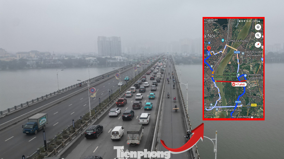 Ứng dụng bản đồ giao thông lúc 10 giờ cho thấy dòng phương tiện dồn ứ trên mặt cầu Vĩnh Tuy Ứng dụng bản đồ giao thông lúc 10 giờ cho thấy dòng phương tiện dồn ứ trên mặt cầu Vĩnh Tuy