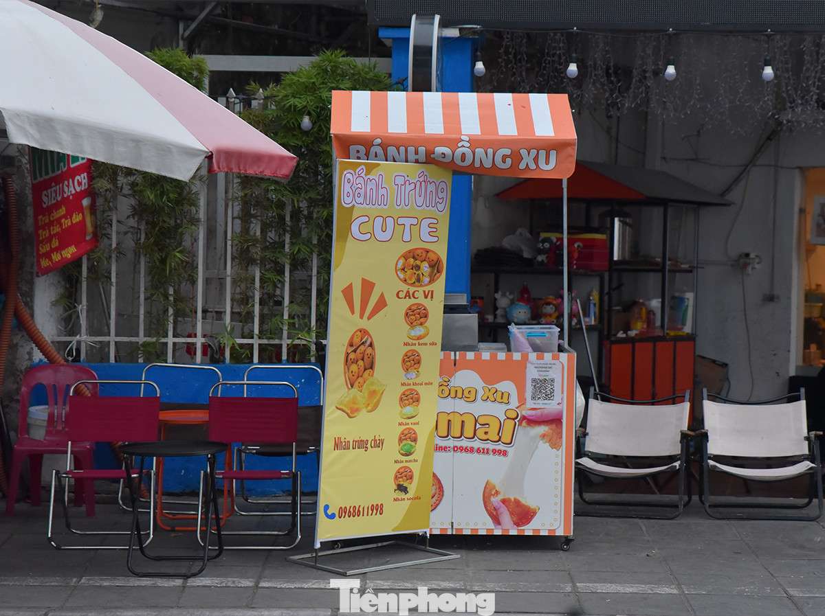 Từng khiến giới trẻ xếp hàng cả tiếng, bánh đồng xu phô mai giờ đây ế ẩm, vắng bóng người mua ảnh 2