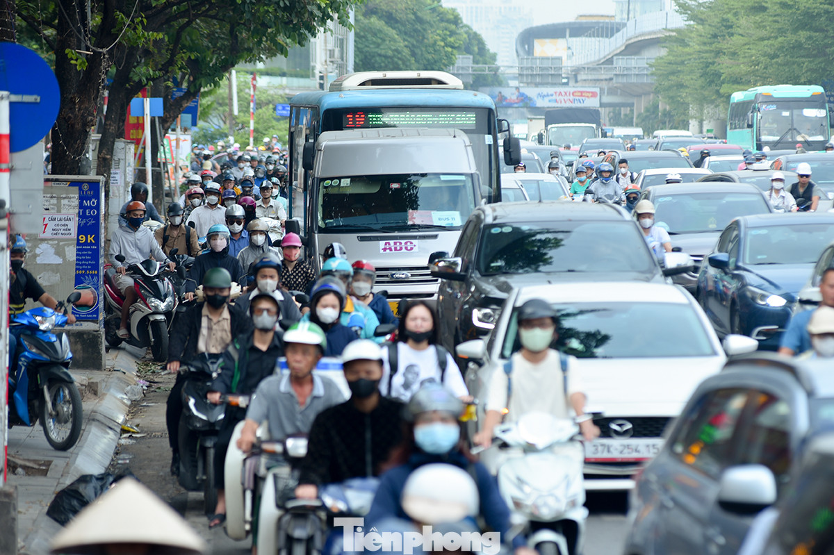 Tình trạng lộn xộn thường xuyên xảy ra trên các tuyến đường như Nguyễn Trãi, Nguyễn Xiển,Vành đai 3, Đào Tấn...