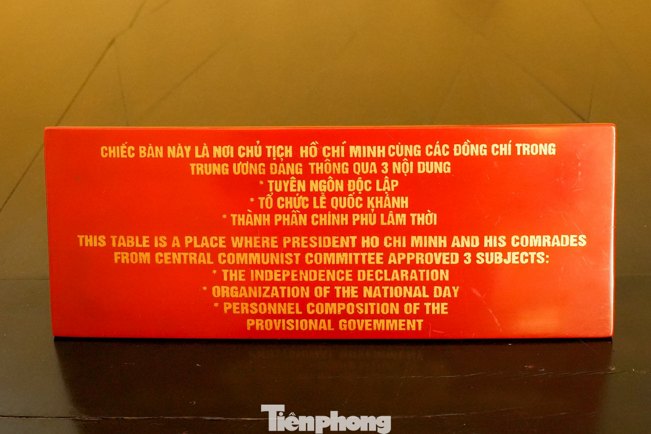 Chiếc bàn nơi bản Tuyên ngôn độc lập được thông qua.