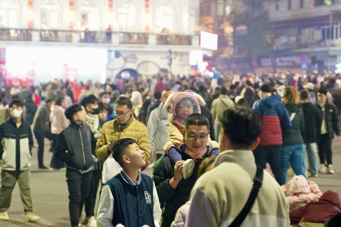 Pháo hoa rực sáng đón năm mới Ất Tỵ an lành, thịnh vượng ảnh 117 Pháo hoa rực sáng đón năm mới Ất Tỵ an lành, thịnh vượng ảnh 117