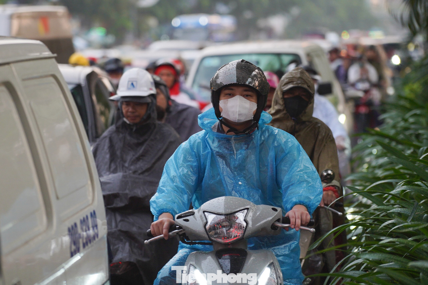 Mưa lớn gây ngập nghiêm trọng, giao thông hỗn loạn từ sáng sớm. Mưa lớn gây ngập nghiêm trọng, giao thông hỗn loạn từ sáng sớm.