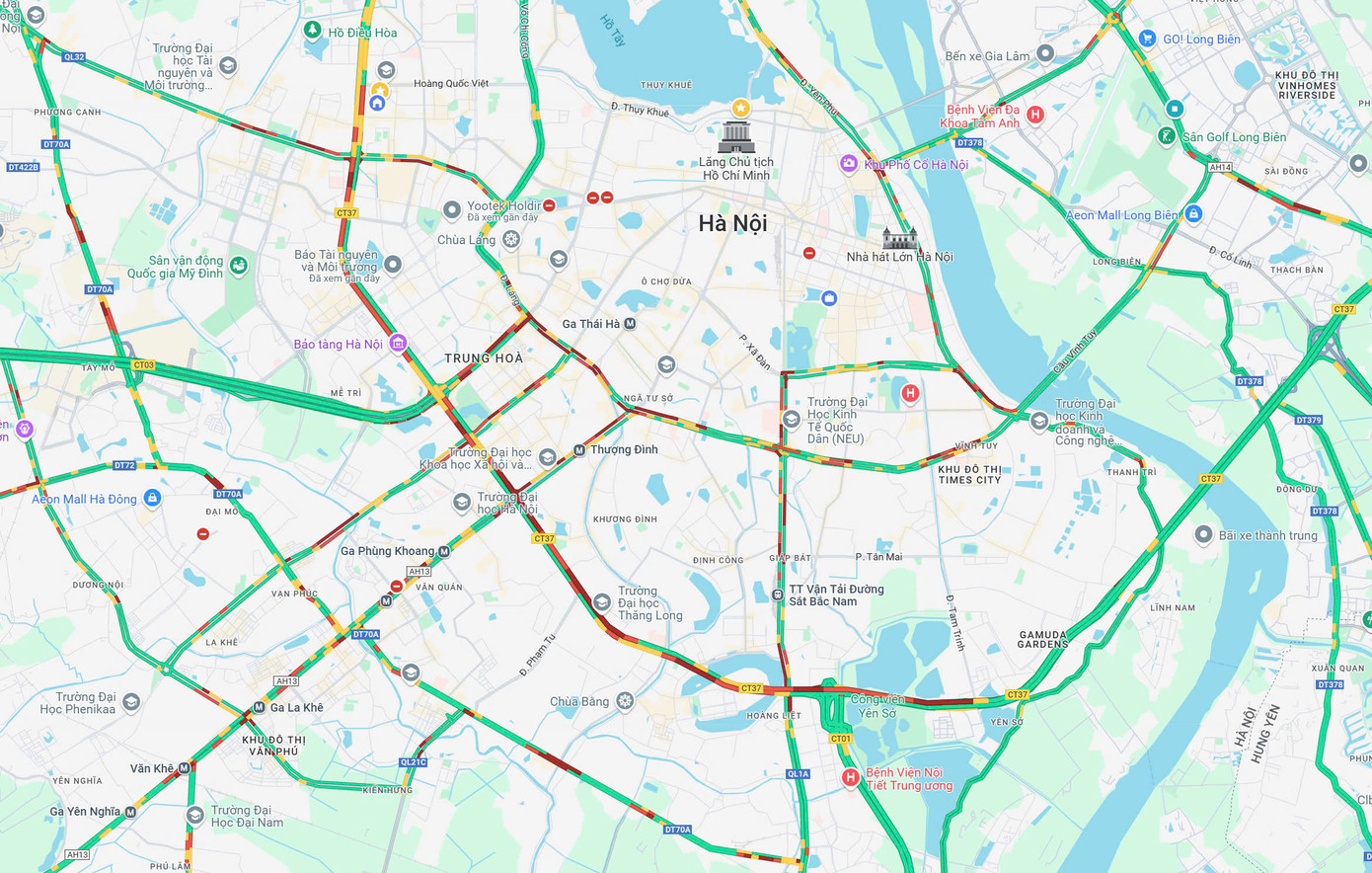 Quan sát trên bản đồ, có thể thấy nhiều tuyến đường tại thủ đô Hà Nội tắc nghẽn nghiêm trọng vào giờ tan tầm hôm nay. (Ảnh: Google Maps)