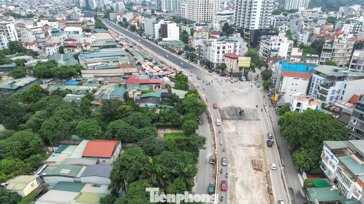 Đoạn từ nút giao Xuân Diệu đến nút giao Lạc Long Quân hiện vẫn đang trong giai đoạn thi công kết cấu nền mặt đường mới (phần lõi).