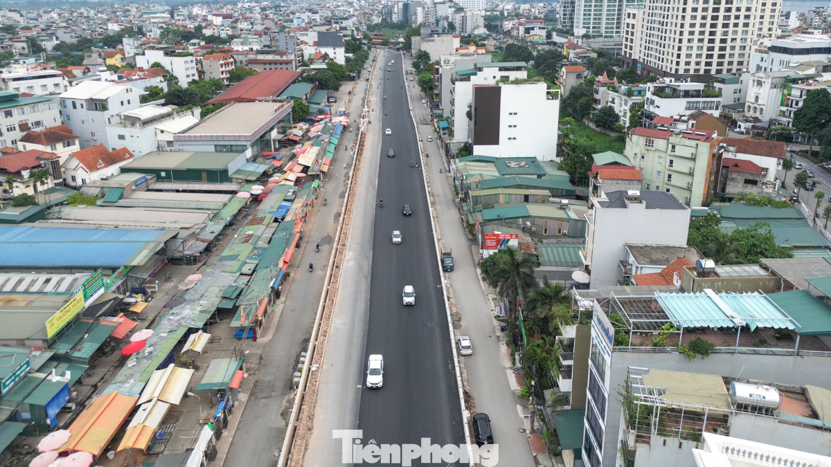 Đoạn từ khách sạn Thắng Lợi đến nút giao Xuân Diệu cơ bản mới chỉ xong phần mặt đường.
