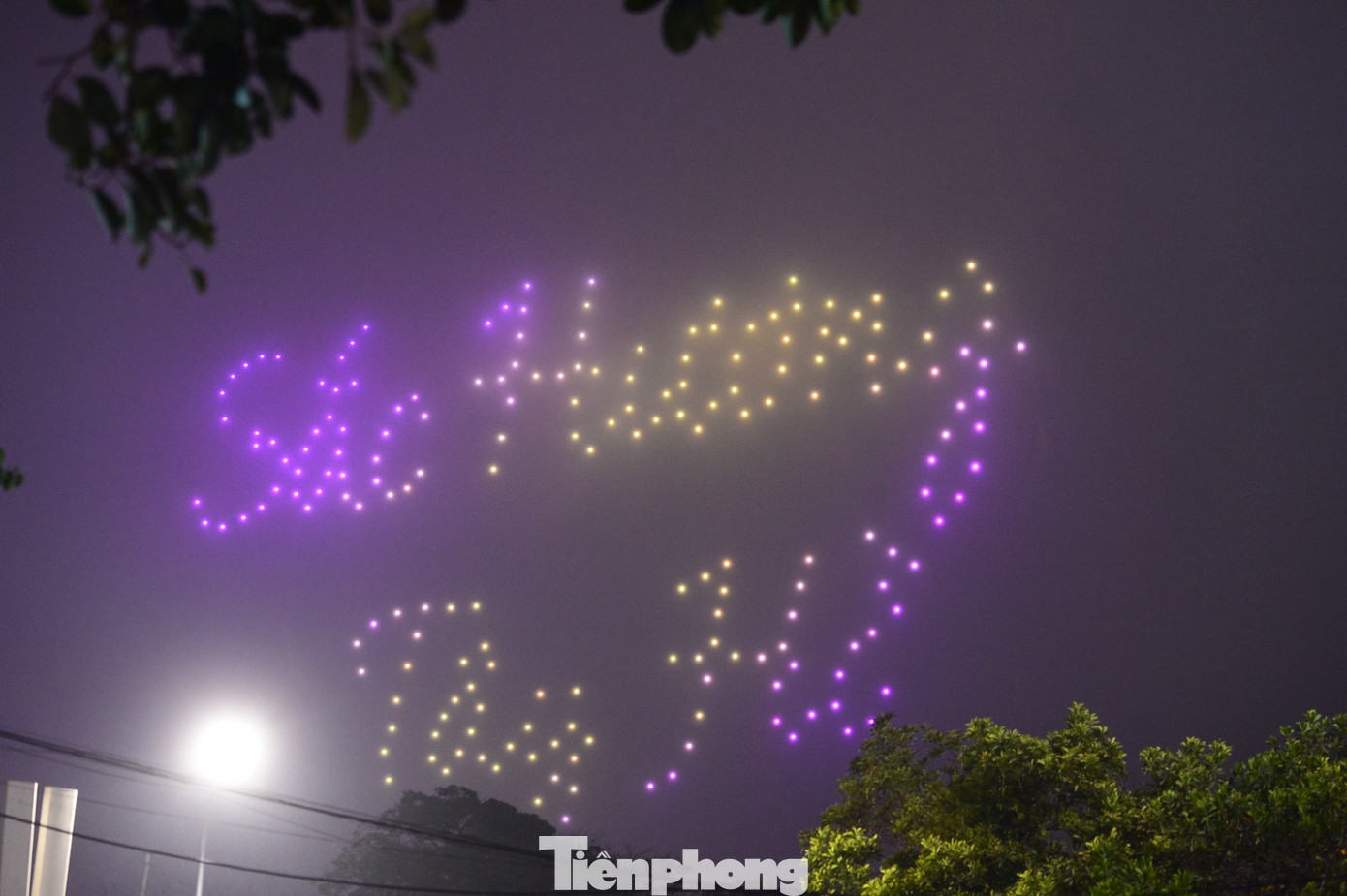 Tối 9/3, sự kiện trình diễn ánh sáng nằm trong chương trình “Du lịch Hà Nội chào 2024 - Get on Hanoi 2024" và công bố Quyết định công nhận Khu du lịch Nhật Tân với chủ đề "Get on Hanoi 2024 - Sắc hương Tây Hồ" diễn ra ngày 9 và 10/3 tại không gian văn hóa sáng tạo Tây Hồ (phố đi bộ Trịnh Công Sơn) 612 Lạc Long Quân, Tây Hồ, Hà Nội. Tối 9/3, sự kiện trình diễn ánh sáng nằm trong chương trình “Du lịch Hà Nội chào 2024 - Get on Hanoi 2024" và công bố Quyết định công nhận Khu du lịch Nhật Tân với chủ đề "Get on Hanoi 2024 - Sắc hương Tây Hồ" diễn ra ngày 9 và 10/3 tại không gian văn hóa sáng tạo Tây Hồ (phố đi bộ Trịnh Công Sơn) 612 Lạc Long Quân, Tây Hồ, Hà Nội.