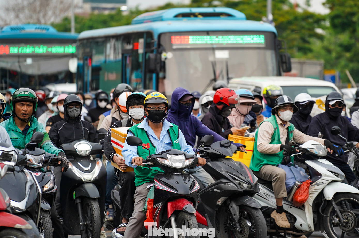 Anh Hoàng Nam (Ninh Bình) cho biết: "Hôm nay cũng ùn tắc một chút nhưng cũng đã trong tính toán của tôi".