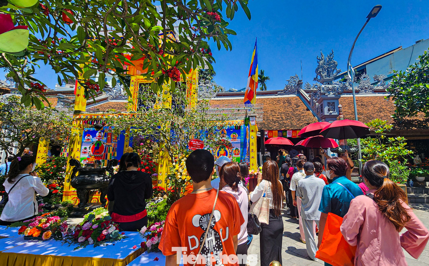 Đại lễ Phật Đản không chỉ là ngày lễ quan trọng của Phật giáo, mà còn là dịp để cộng đồng cùng nhau hướng về những giá trị tốt đẹp của lòng từ bi, trí tuệ và hòa bình.