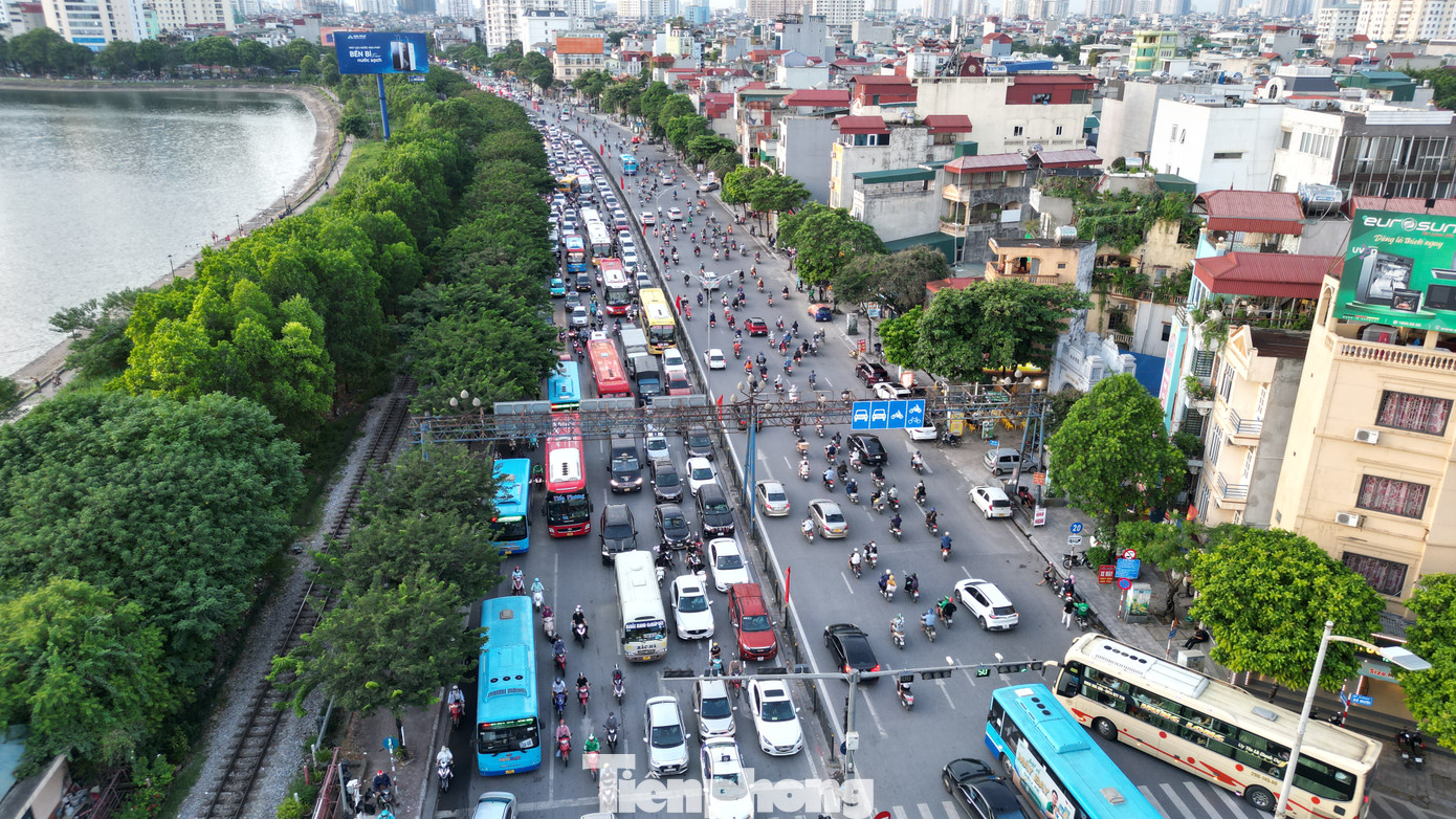 Đường Giải Phóng hướng vào nội đô lượng phương tiện tăng dần nhưng không xảy ra cảnh ùn tắc.