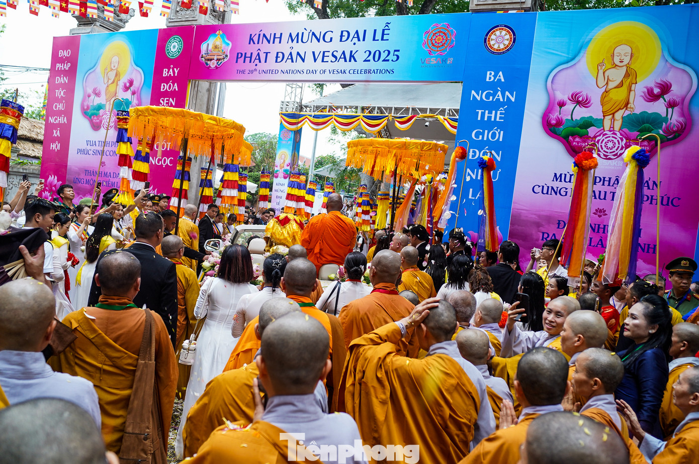 Xá lợi Đức Phật - bảo vật quốc gia Ấn Độ được cung rước về chùa Phúc Sơn.