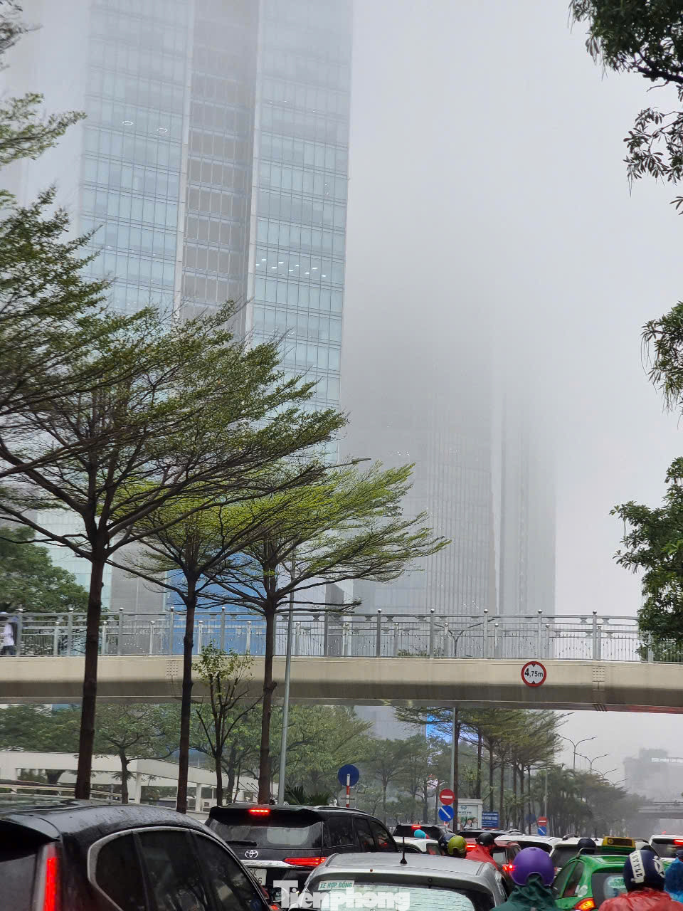 Cục Quản lý Môi trường y tế (Bộ Y tế) khuyến cáo, khi chỉ số chất lượng không khí ở mức xấu (AQI từ 150 đến 200) người dân hạn chế hoạt động ngoài trời hoặc tham gia các hoạt động vận động cần gắng sức. Cục Quản lý Môi trường y tế (Bộ Y tế) khuyến cáo, khi chỉ số chất lượng không khí ở mức xấu (AQI từ 150 đến 200) người dân hạn chế hoạt động ngoài trời hoặc tham gia các hoạt động vận động cần gắng sức.