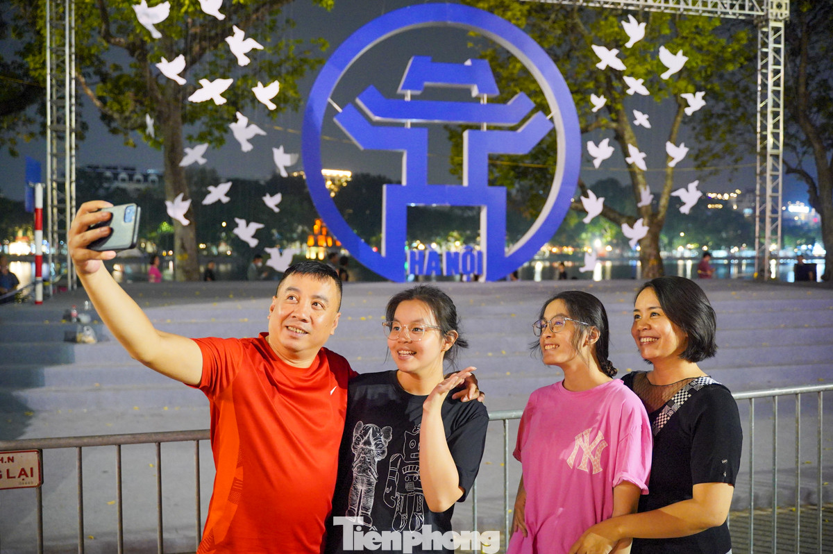 Anh Nguyễn Việt Thắng (quận Hai Bà Trưng) cho biết: "Tôi rất yêu và tự hào về Hà Nội".