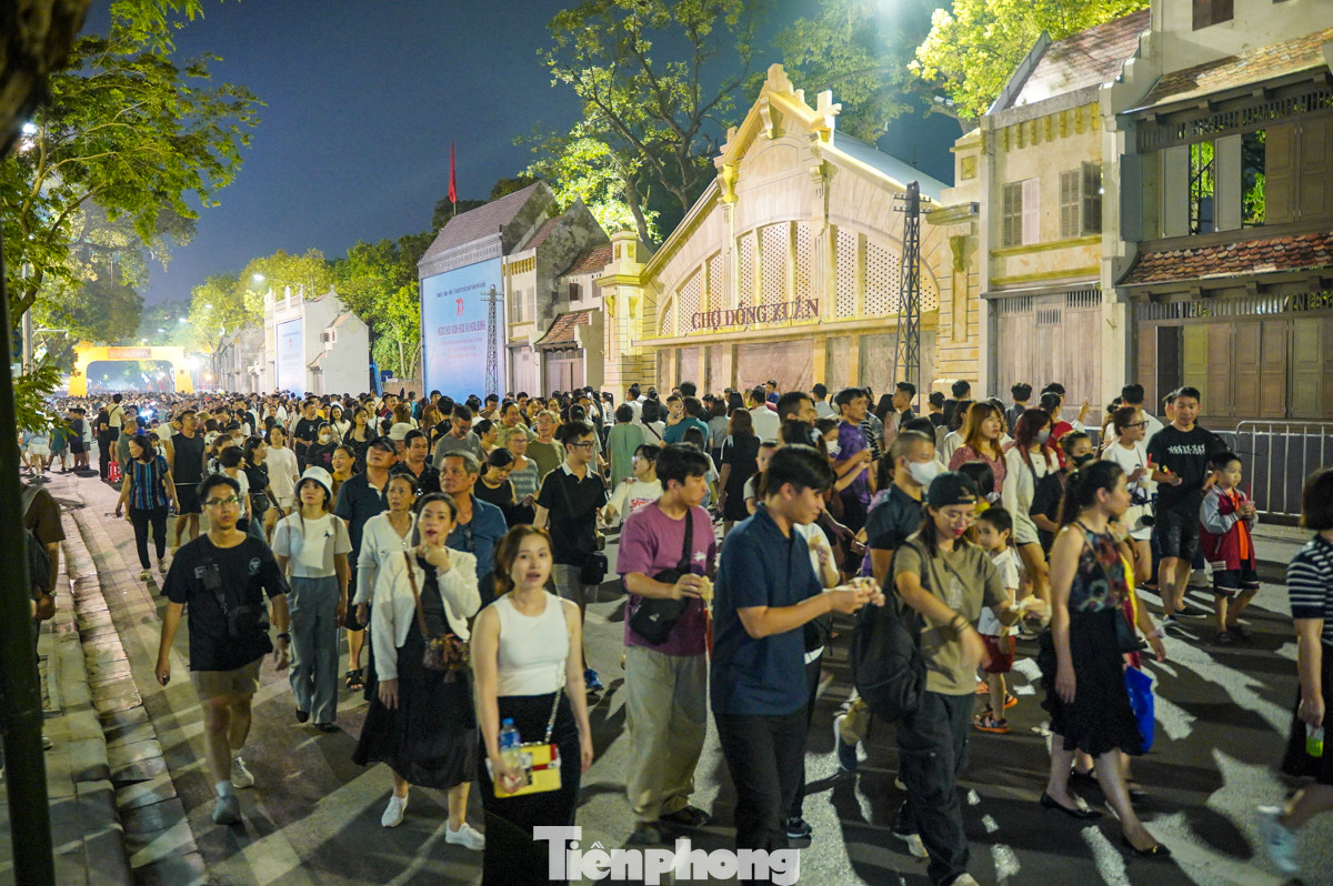 Việc phục dựng các di tích Hà Nội gợi lại nhiều kỷ niệm đẹp trong ký ức người dân Thủ đô.