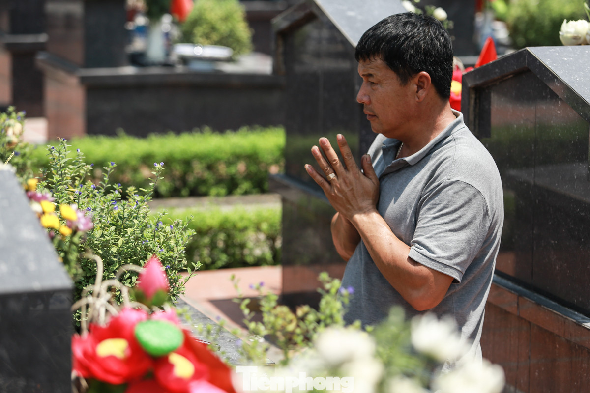 Tháng 7 nhắc nhở chúng ta về sự hy sinh to lớn của những người đã ngã xuống vì độc lập, tự do của Tổ quốc. Tháng 7 nhắc nhở chúng ta về sự hy sinh to lớn của những người đã ngã xuống vì độc lập, tự do của Tổ quốc.