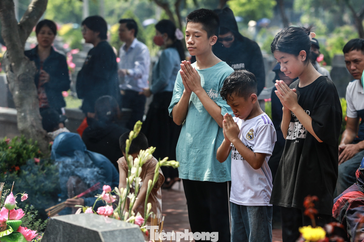 Nhiều gia đình coi ngày 27/7 là dịp để dạy dỗ con trẻ biết đạo lý uống nước nhớ nguồn, luôn nhớ về tông của gia đình, dòng tộc. Nhiều gia đình coi ngày 27/7 là dịp để dạy dỗ con trẻ biết đạo lý uống nước nhớ nguồn, luôn nhớ về tông của gia đình, dòng tộc.