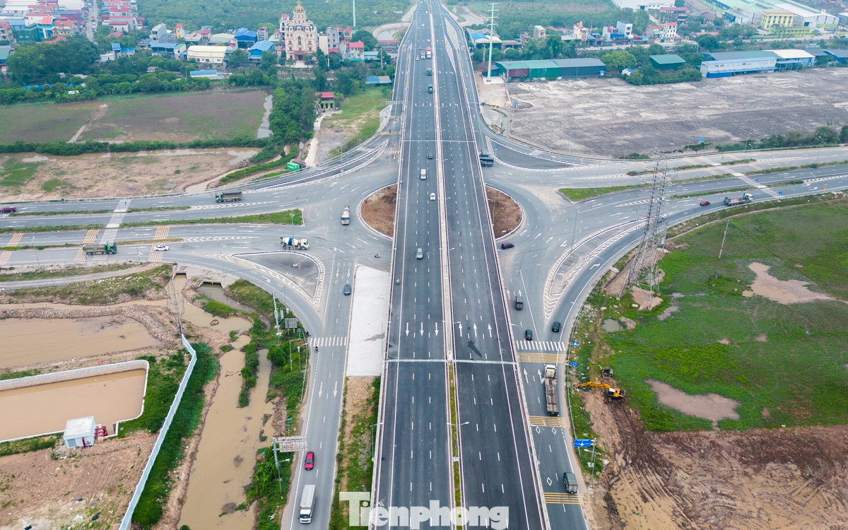 Đường liên tỉnh được thiết kế với 6 làn xe (mỗi bên 3 làn), trong đó điểm nhấn là cầu vượt trên Quốc lộ 39 với 8 làn xe. Cầu vượt này thành nút giao nối trực tiếp giữa tuyến đường liên tỉnh và tuyến đường nối hai cao tốc Hà Nội - Hải Phòng và cao tốc Cầu Giẽ - Ninh Bình.