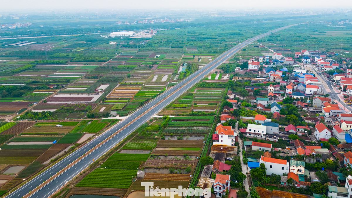 Dự án nâng cấp và mở rộng tuyến đường liên tỉnh Hà Nội - Hưng Yên (đoạn đi qua địa phận tỉnh Hưng Yên) khởi công từ tháng 8/2021 và dự kiến hoàn thành năm 2025 với tổng vốn đầu tư 2.900 tỷ đồng.