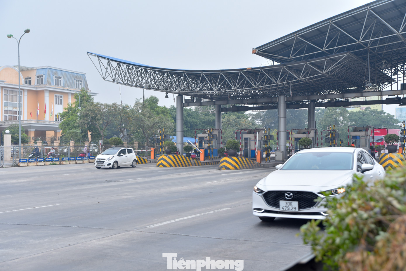 Tại trạm thu phí BOT Pháp Vân - Cầu Giẽ, lưu lượng phương tiện không tăng đột biến. Các phương tiện di chuyển thuận tiện.