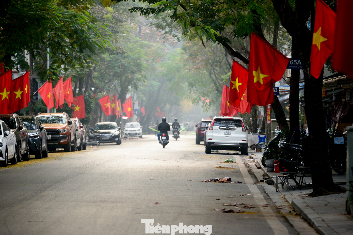 Sáng 1/1, ngày đầu tiên của năm mới 2024, các tuyến phố tại Hà Nội rất yên bình.