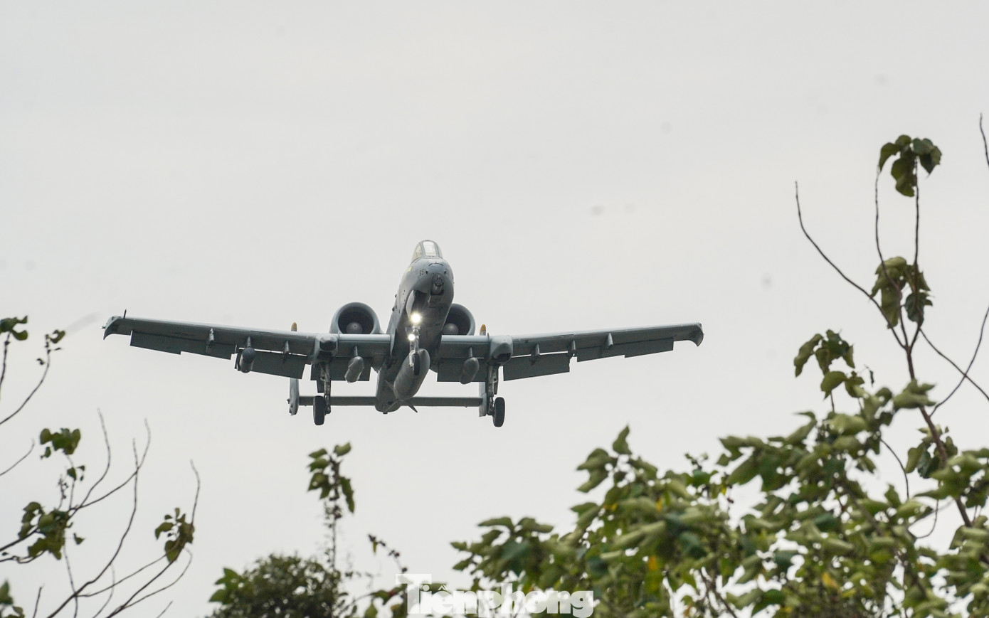 Cường kích A-10 Thunderbolt II là một trong những chiếc máy bay sẽ được Mỹ trưng bày tại Triển lãm Quốc phòng Quốc tế Việt Nam 2024.