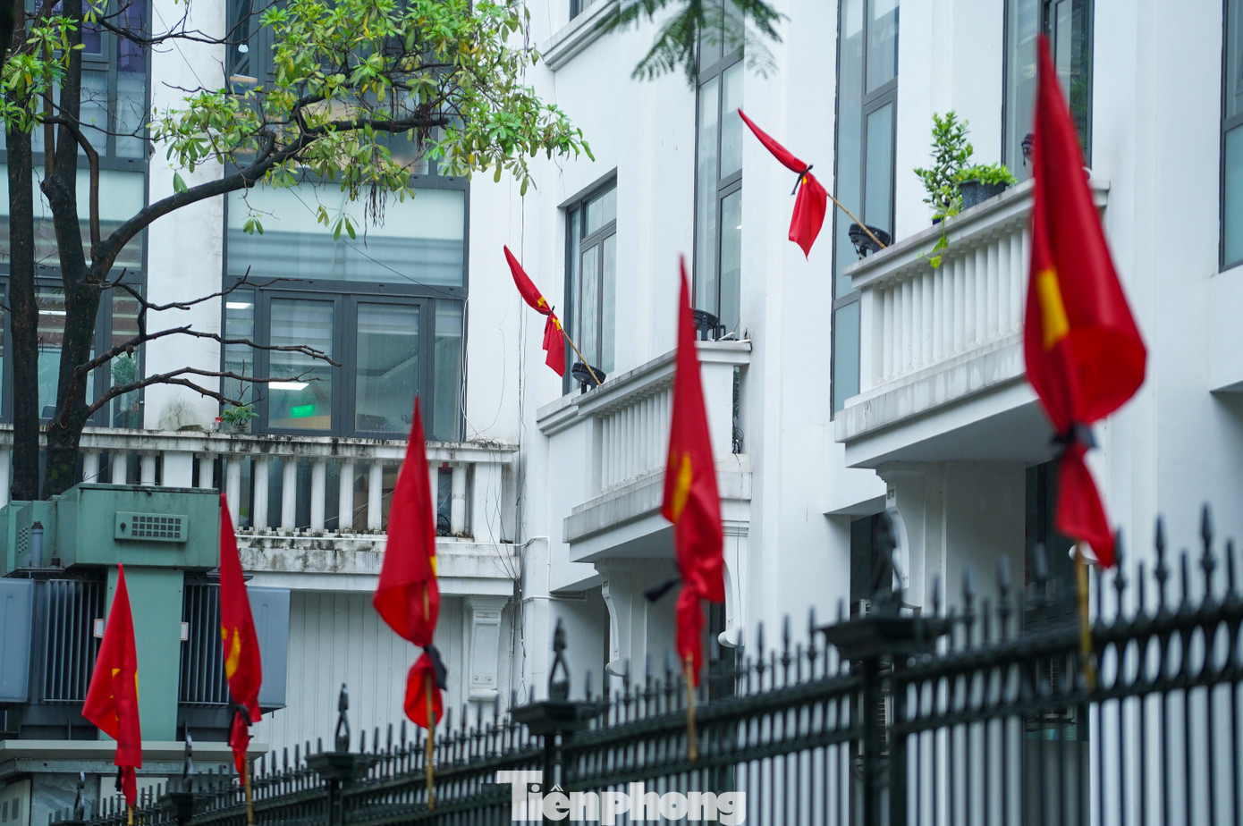 Trong hai ngày Quốc tang (24–25/5), Bộ Văn hóa, Thể thao và Du lịch đề nghị các ban, bộ, ngành, đoàn thể Trung ương, các cơ quan hành chính, đơn vị sự nghiệp công, chính quyền địa phương ngừng, hoãn tổ chức các hoạt động văn hóa, nghệ thuật, thi đấu thể thao và vui chơi giải trí. Trong hai ngày Quốc tang (24–25/5), Bộ Văn hóa, Thể thao và Du lịch đề nghị các ban, bộ, ngành, đoàn thể Trung ương, các cơ quan hành chính, đơn vị sự nghiệp công, chính quyền địa phương ngừng, hoãn tổ chức các hoạt động văn hóa, nghệ thuật, thi đấu thể thao và vui chơi giải trí.