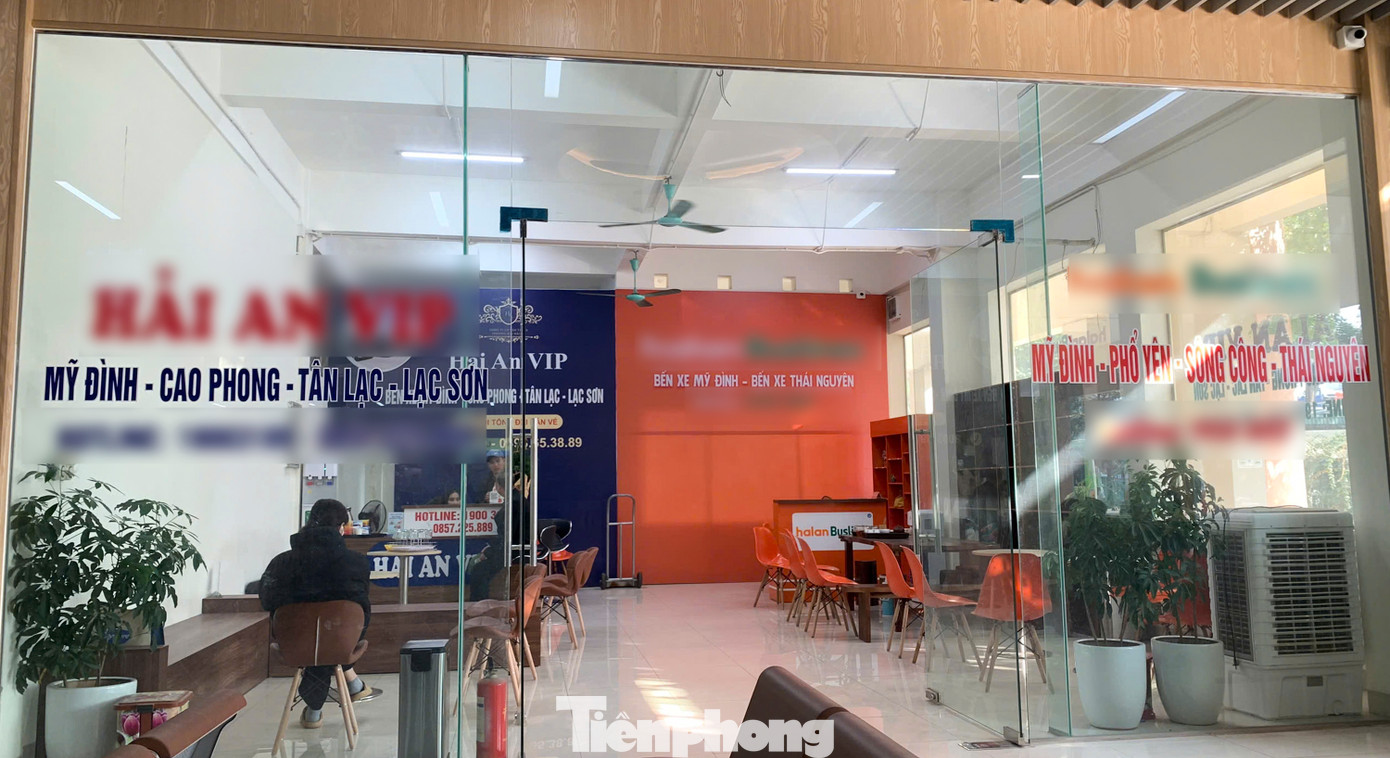 Tại bến xe Mỹ Đình, theo ghi nhận, các khu vực quầy bán vé và khu vực nhà xe vẫn chưa đông.