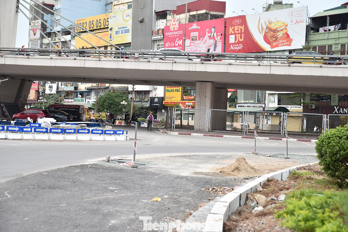 Trước đó, để tổ chức lại nút giao thông khu vực nút giao Ngã Tư Sở (quận Thanh Xuân và Đống Đa, Hà Nội) các đơn vị chức năng đã triển khai cải tạo trong khoảng 20 ngày.
