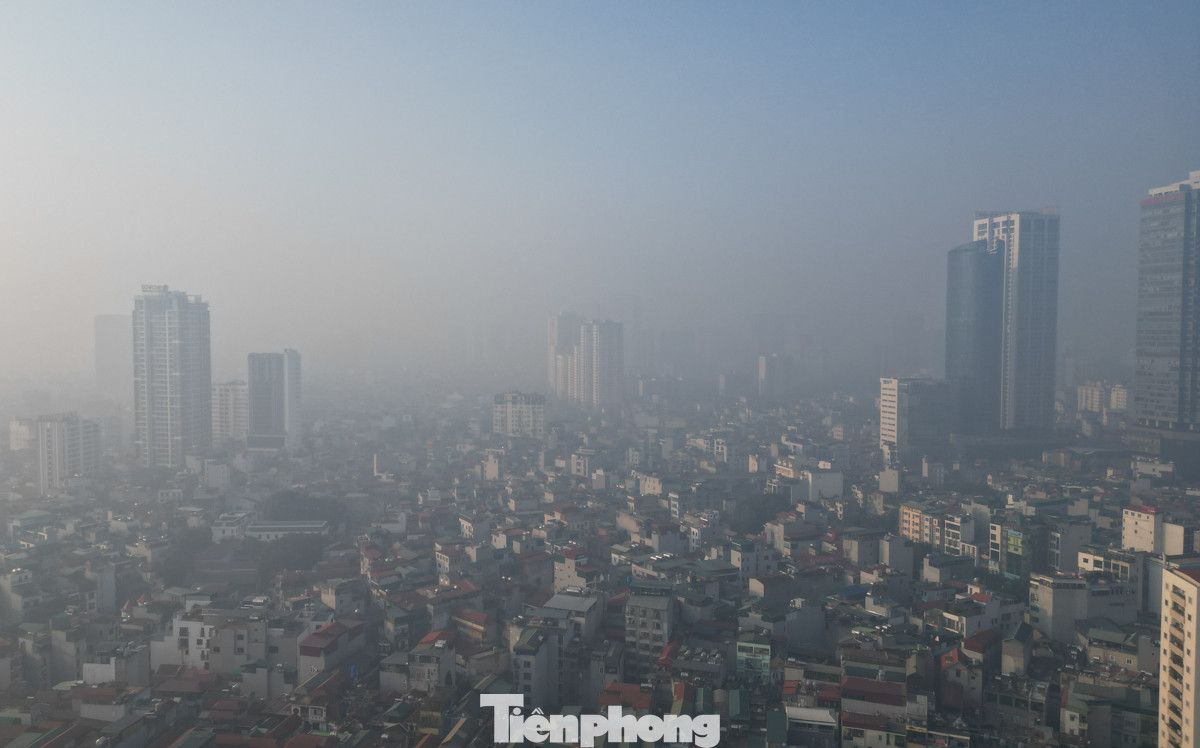 Đứng ở những địa điểm cao quan sát thành phố, sẽ thấy cảnh tượng rất âm u.