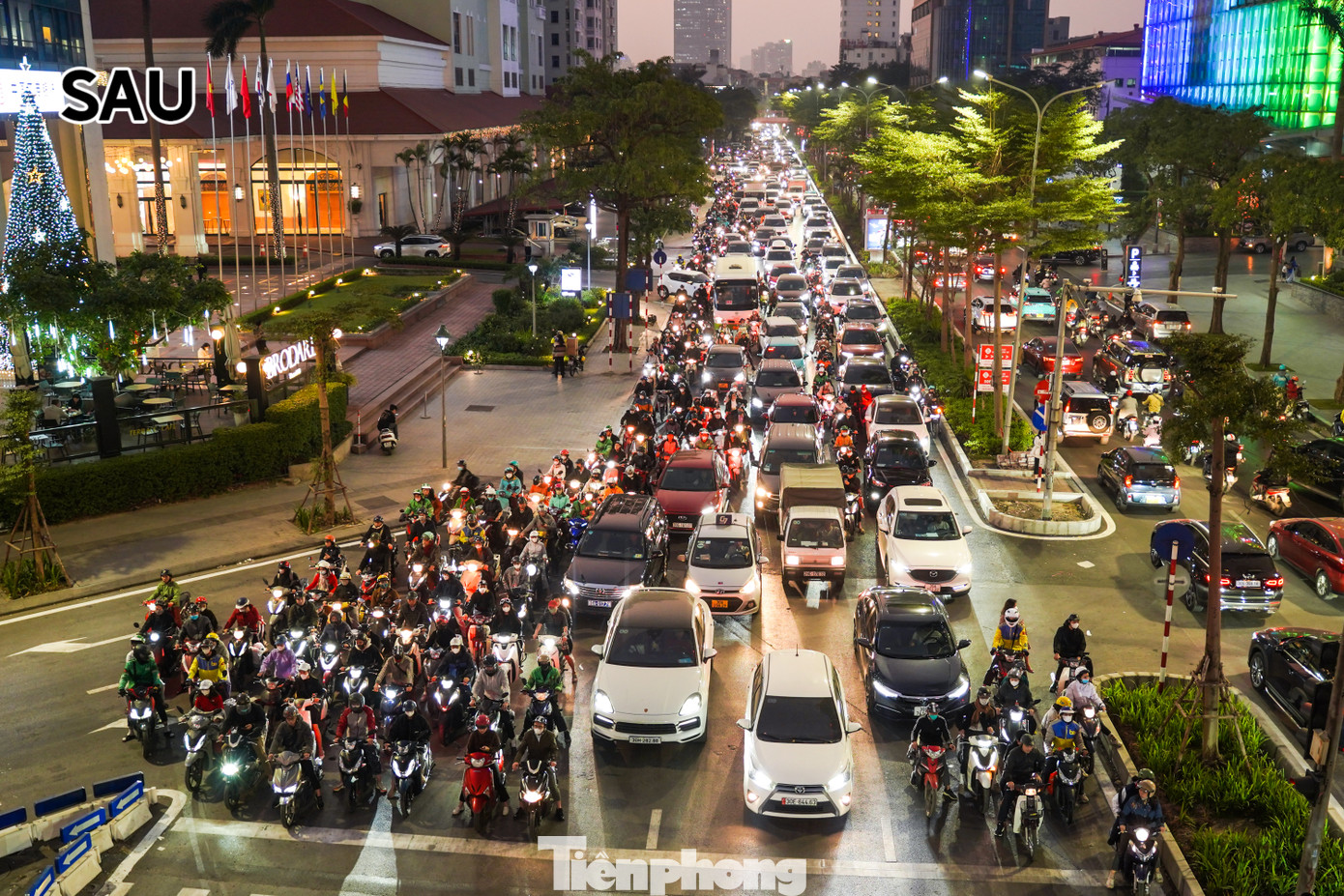 Tại nút giao Liễu Giai - Đào Tấn, thay vì những hình ảnh xe máy đi tràn lan lên cả vỉa hè thì nay các phương tiện đã đi ngay ngắn dù trong khung giờ cao điểm.