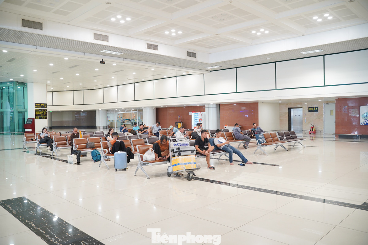 Khu vực phòng chờ tại ga hành khách quốc nội vắng đến lạ thường trong chiều 6/9.