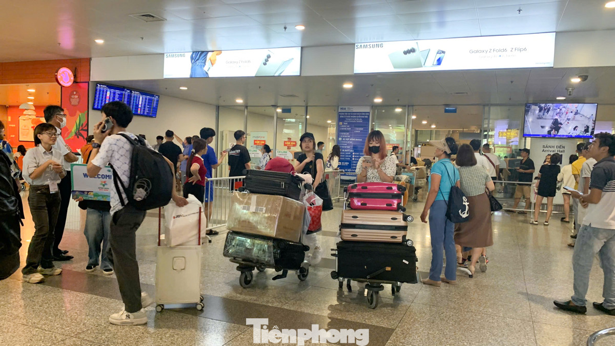 Cảng Hàng không quốc tế Nội Bài khuyến cáo hành khách có hành trình bay trong vùng ảnh hưởng của bão cần chủ động theo dõi mọi diễn biến của bão trên các phương tiện thông tin đại chúng, đặc biệt liên hệ với các hãng hàng không để cập nhật về những thay đổi (nếu có) đối với hành trình bay, đảm bảo tuyệt đối an toàn trong thời gian trước, trong và sau bão.