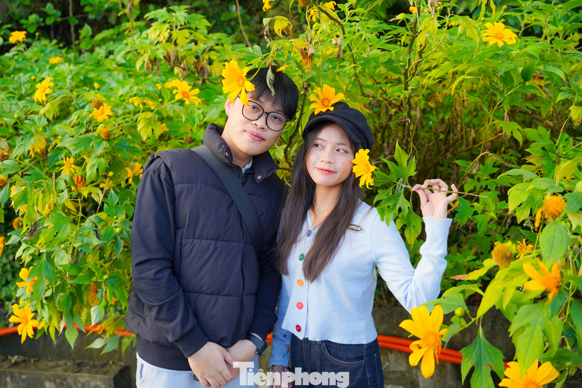 Nhiều cặp đôi cũng coi đây là dịp để vui chơi và nghỉ ngơi vào cuối tuần.