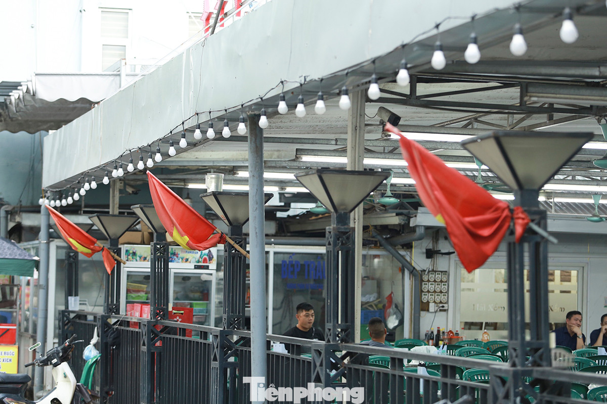 Cờ Tổ quốc tại các khu dân cư, trung tâm thương mại.