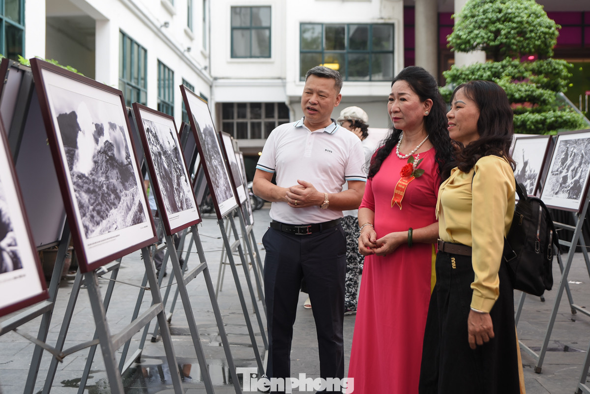 Triển lãm diễn ra đến hết ngày 12/5.