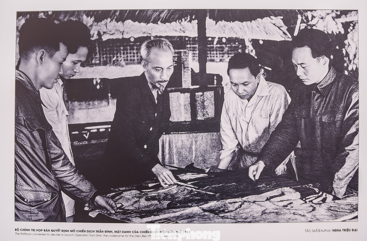 Bộ chính trị họp bàn quyết định mở chiến dịch Trần Đình, mật danh của chiến dịch Điện Biên Phủ 1953.