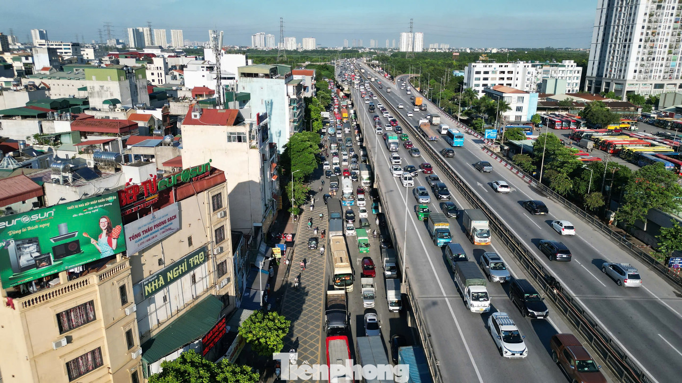 Tình trạng ùn ứ nhẹ xảy ra tại đường Đỗ Mười hướng về Bến xe Nước Ngầm.