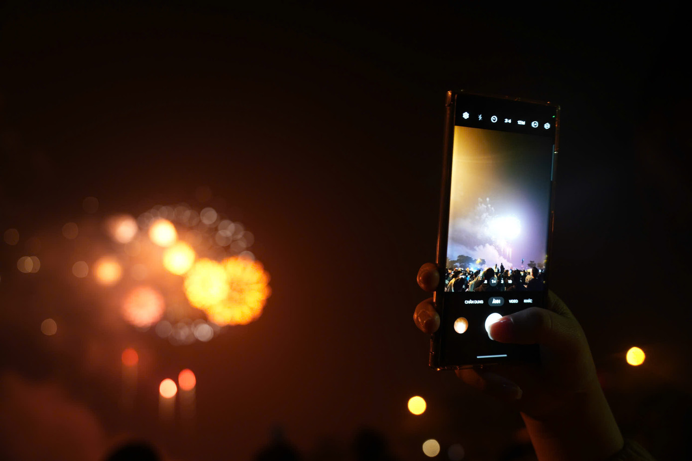 Pháo hoa rực sáng tại khu vực SVĐ Mỹ Đình. Pháo hoa rực sáng tại khu vực SVĐ Mỹ Đình.