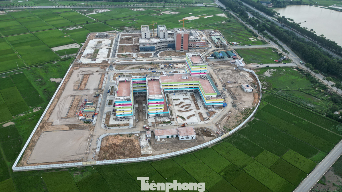 Theo ghi nhận của Tiền Phong, sau hơn một năm thi công, cả hai bệnh viện đã hoàn thiện cơ bản phần thô.