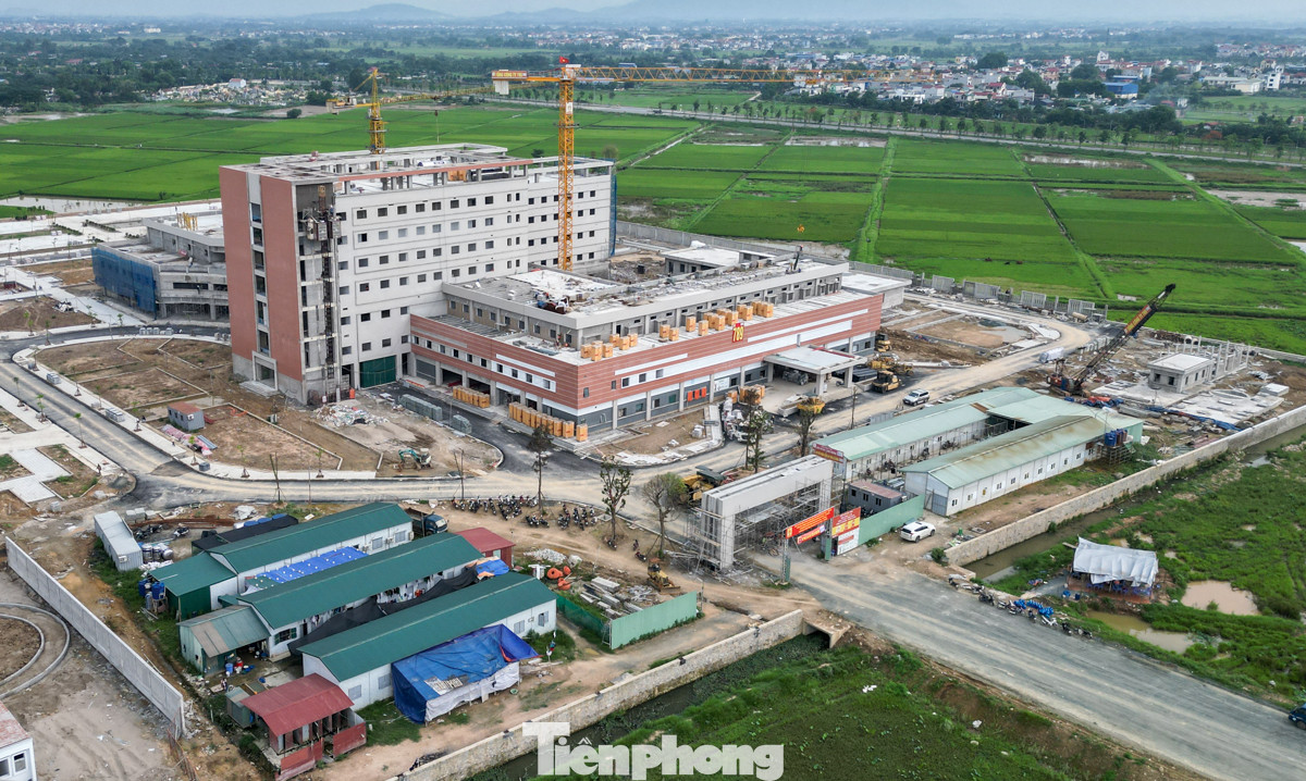 Cụ thể, dự án Bệnh viện Phụ sản Trung ương cơ sở 2 được thiết kế gồm khối hành chính 3 tầng, khối kỹ thuật nghiệp vụ 8 tầng, 2 khối điều trị nội trú cao 6 tầng cùng một số hạng mục công trình phụ trợ, hạ tầng kỹ thuật đồng bộ, hiện đại.