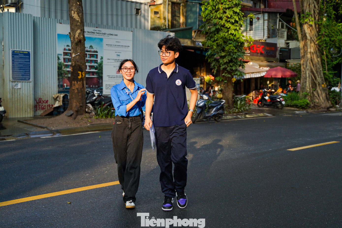 Các đoàn viên thanh niên cũng có mặt tại các điểm thi để hỗ trợ và tiếp sức cho thí sinh.